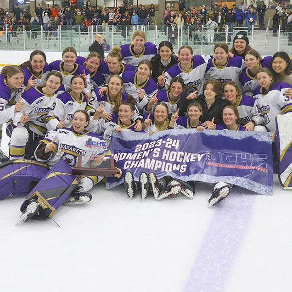 women's ice hockey team posing together on the ice
