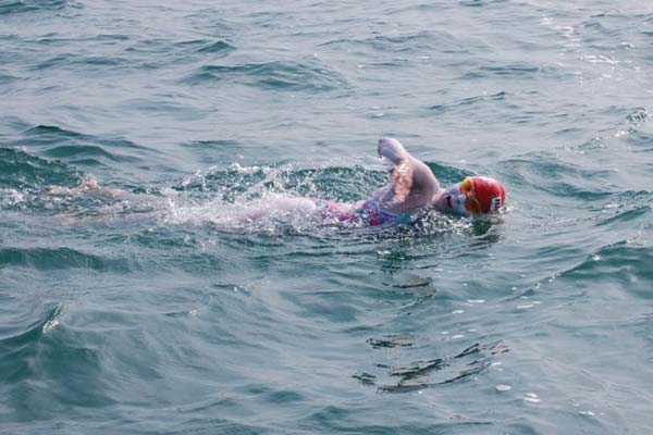 Bridgette Hobart swimming the Chanel