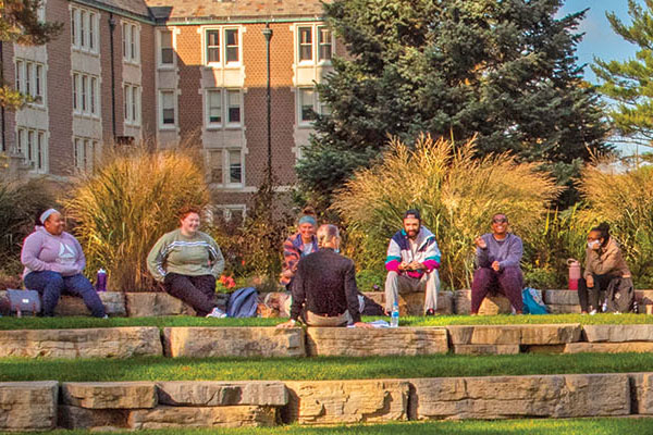 outdoor class by the fountain