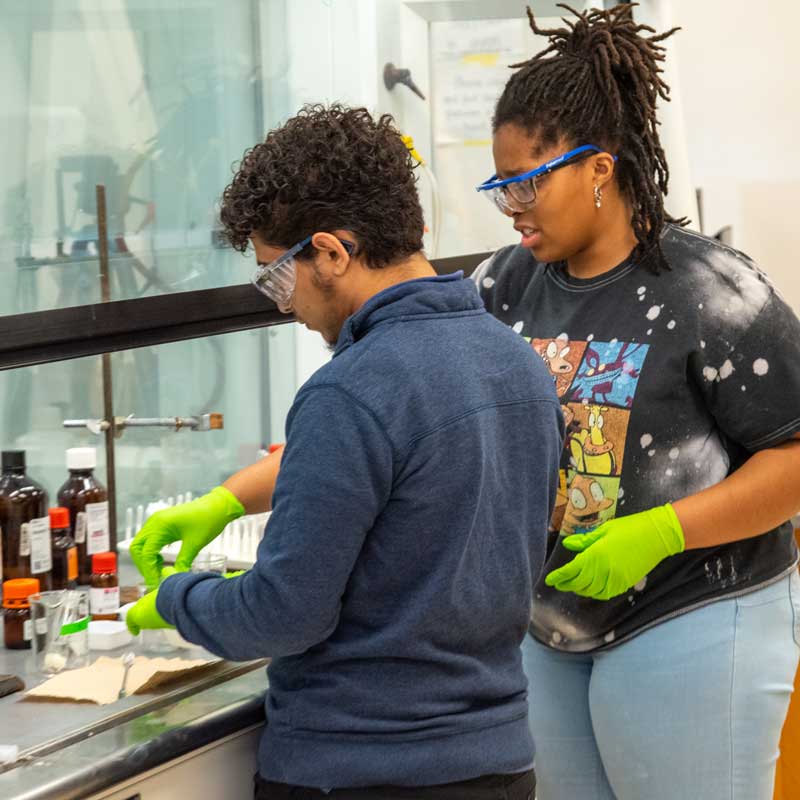 Rashid Salehand Sandra Perkins '24 are experimenting with chemical compounds