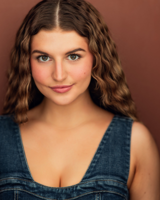 Izzo, Emma - Headshot