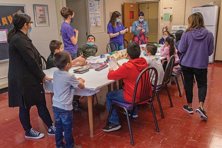 HHS students crafting with young migrant children