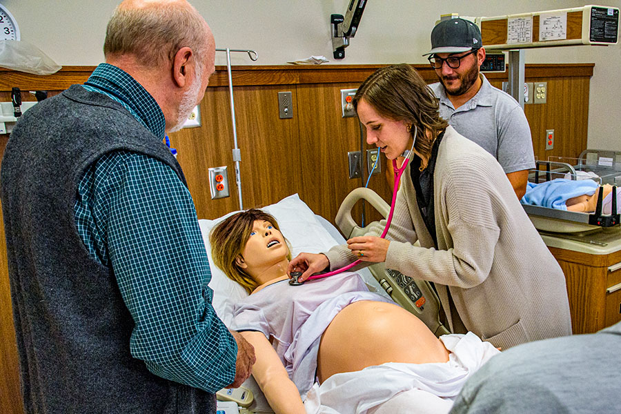 physician assistant student working on a pregnant sim patient